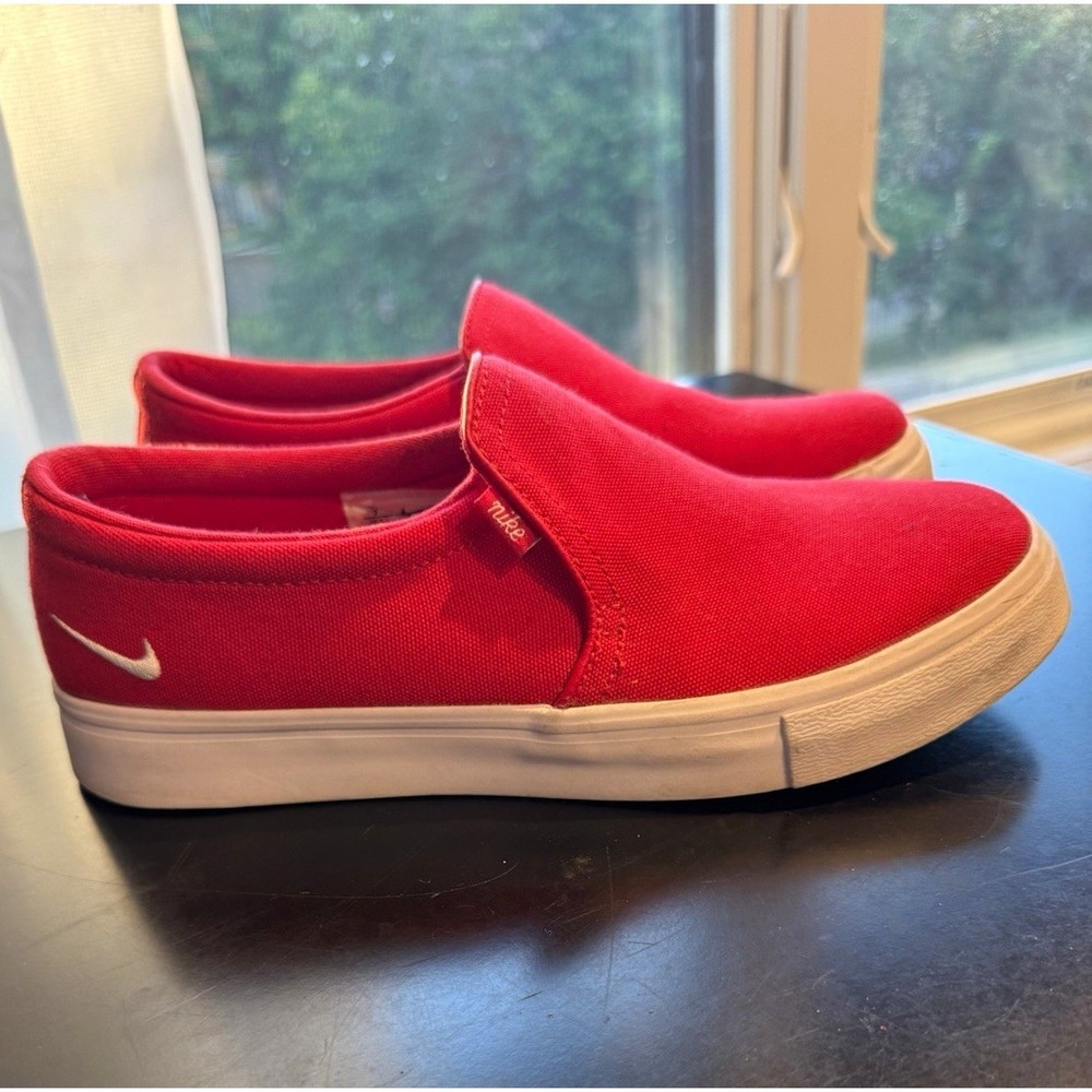 Women's Nike Court Royale Slip-On Red White Canvas Sneakers US 7 CZ9412-600